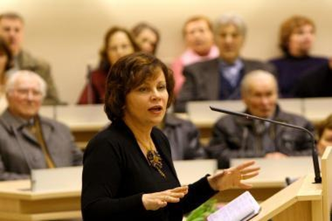 R.Juknevičienė reikalauja dienraščių paneigti informaciją