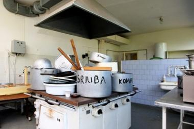 Mokyklų valgyklos srebia valdžios privirtą košę