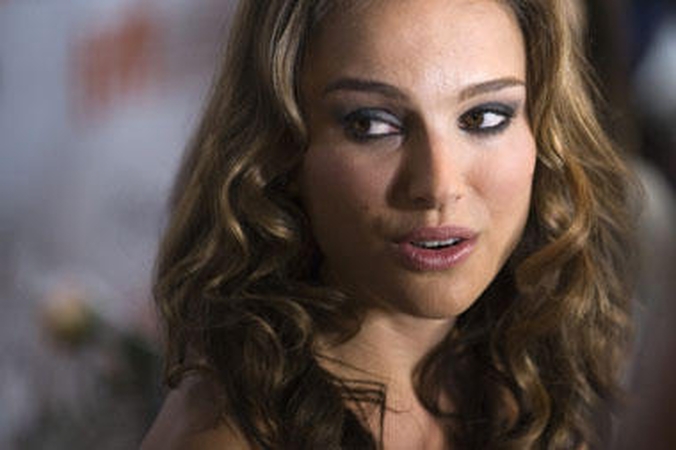 N.Portman laukiasi ir yra susižadėjusi su filmo „Juodoji gulbė“ choreografu