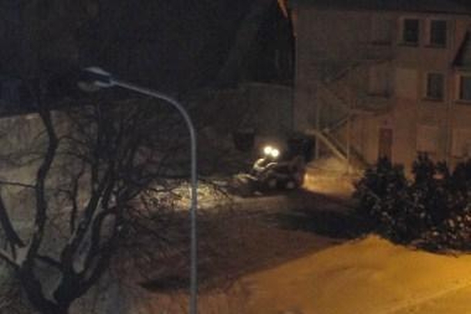 Žiema Klaipėdoje: valyti aikštelės bankininkams – naktį