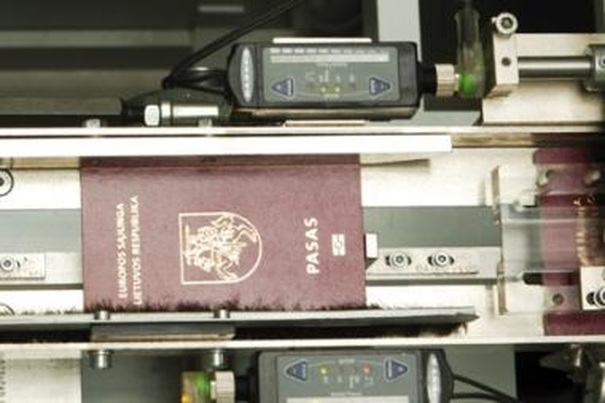 Pradedami išduoti nauji pasai su biometriniais duomenimis