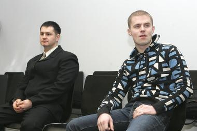 Besimylinčias poreles Kleboniškyje reketavę policininkai dar nenuteisti