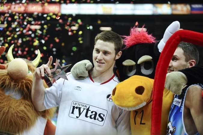 A. Baynesas toliau blaškomas tarp „Spurs“ ir NBDL
