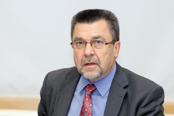 Vagys išsinešė Seimo nario A. Matulo revolverį, tačiau gėrimų nelietė