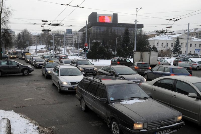 Nesulaukę darbo dienos pabaigos Vilniaus gyventojai užkimšo miestą