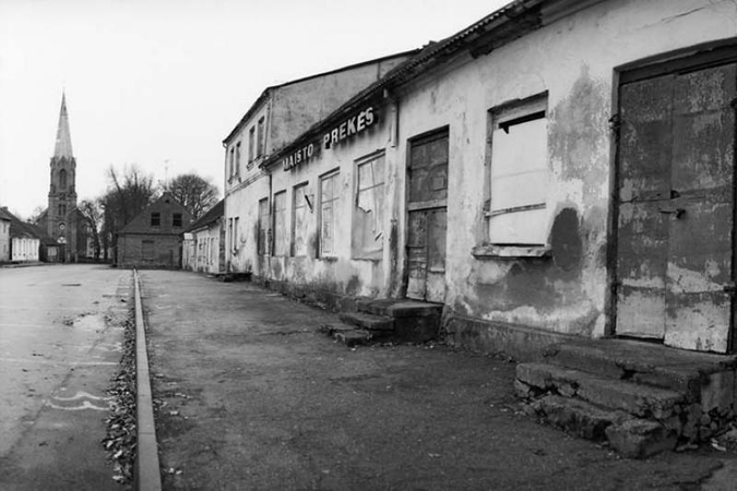 Po „Skaudėjimų“ sodą                  vaikštant