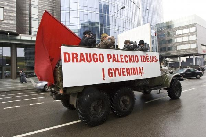 Frontas mitingavo, jaunimas - šaipėsi (papildyta)