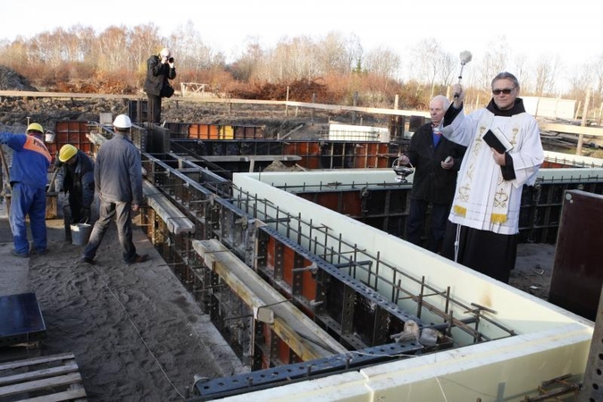 Dvasinės paramos centro pamatus sutvirtino atminimo simboliais  