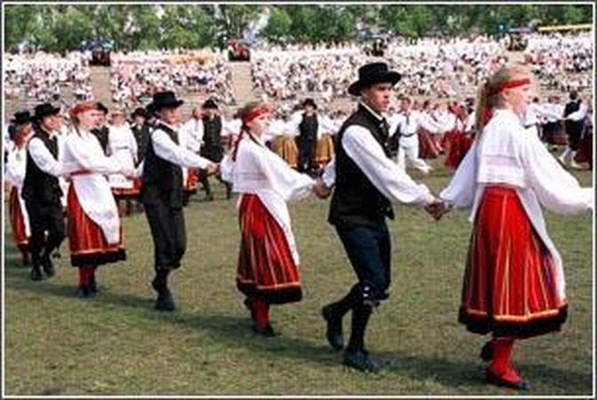 Estai kviečia į Dainų šventę