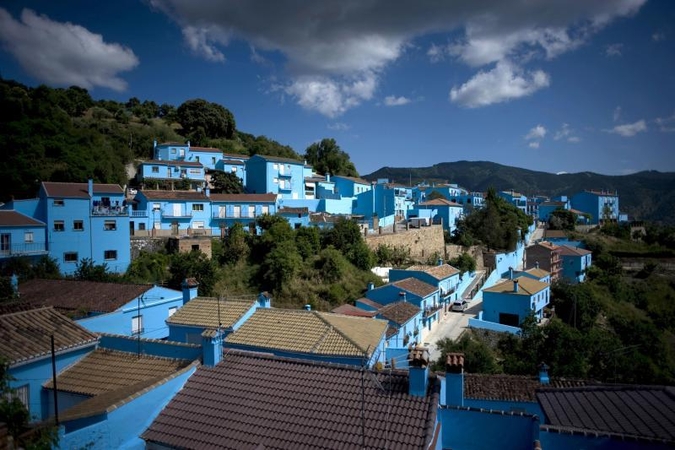 Turistai plūsta į mėlynąjį „smurfų kaimelį“