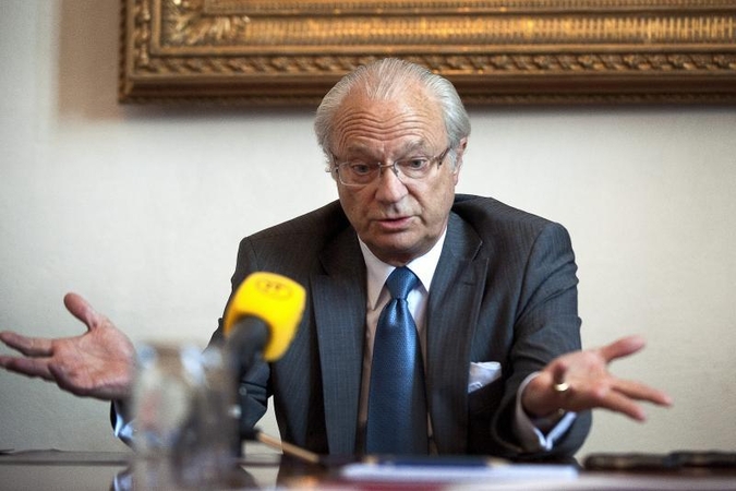 Švedijos karalius mėgina užgesinti skandalą dėl striptizo klubų