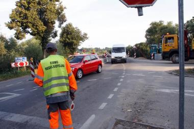 Atidaryta naujai pastatyta Raudondvario tilto dalis 