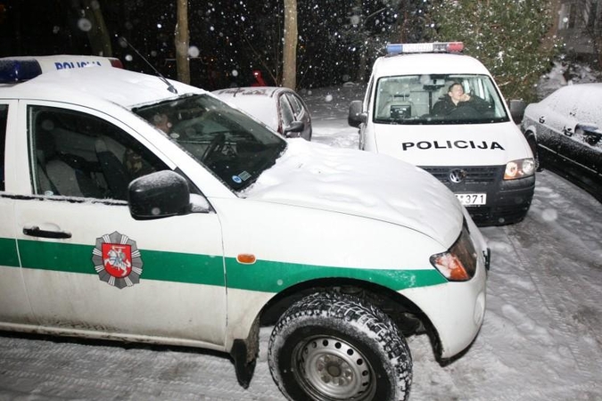 Prienų rajone demaskuoti du naminės degtinės fabrikėliai