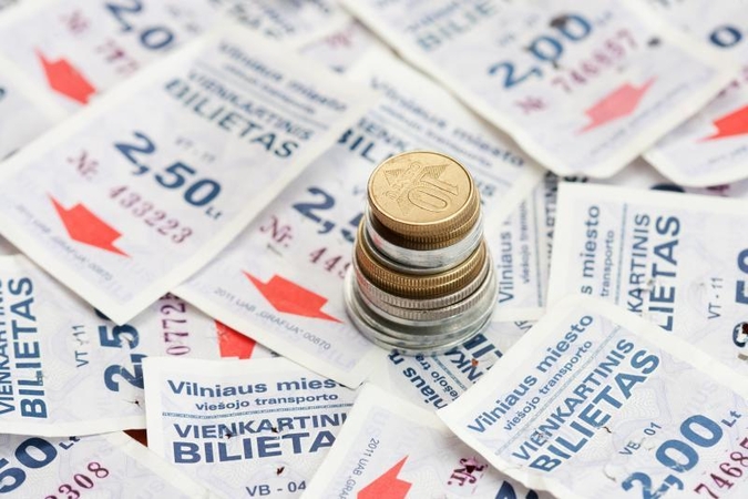 Vilniečiai neskuba įsigyti pigesnių popierinių bilietėlių