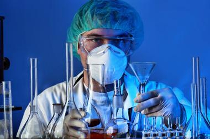 Uostamiestyje rastos ampulės su užrašu “Iprit”
