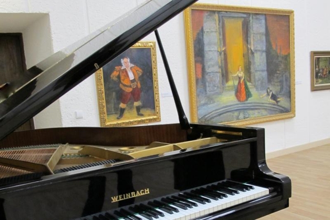 Prano Domšaičio galerijoje Klaipėdoje tarp paveikslų skamba muzika