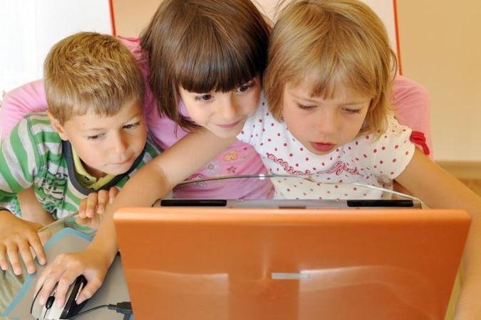 Gyvenimas internete: atotrūkis nuo kūno, paviršutiniškumas, infarktas
