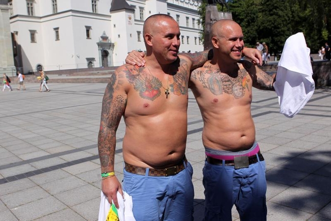 Londone Lietuvos rinktinę garbino dvyniai iš Latvijos