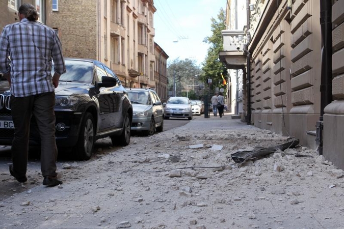 Islandijos gatvėje nugriuvo dalis sienos