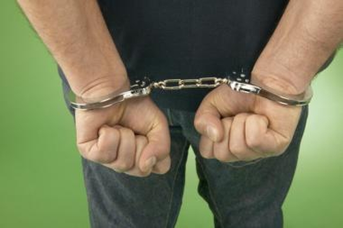 Policija sulaikė Vievio gyventoją, įtariamą reikalavusį iš moters 1 tūkst. litų
