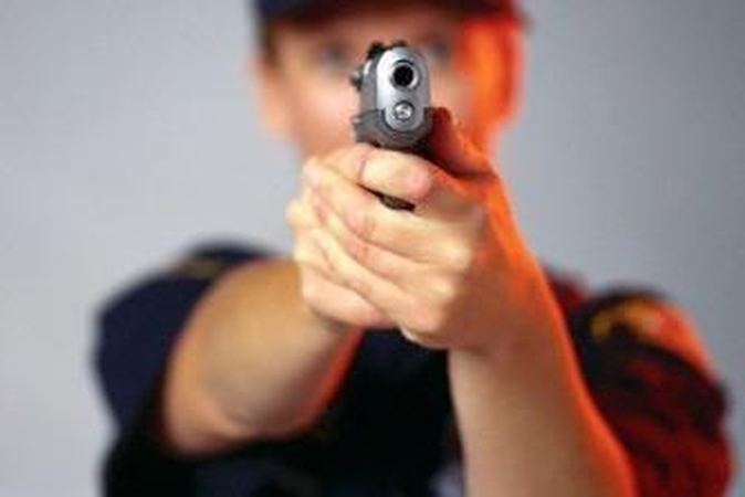 Lentvaryje apšaudyti ir lazdomis sumušti du jauni vyrai