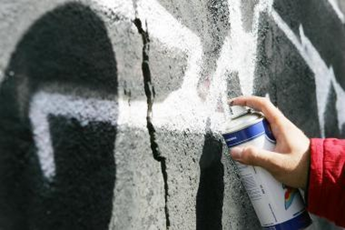 Už graffiti ant bažnyčios - 2 metai kalėjimo? (papildyta)