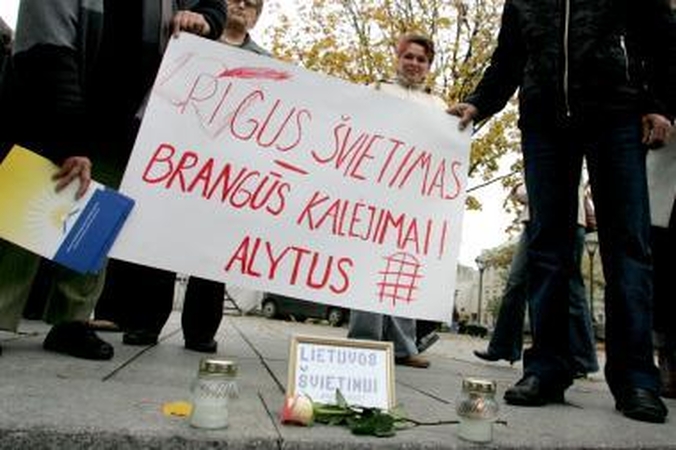 Profesinė sąjunga reikalauja atšaukti naują pedagogų darbo apmokėjimo tvarką 
