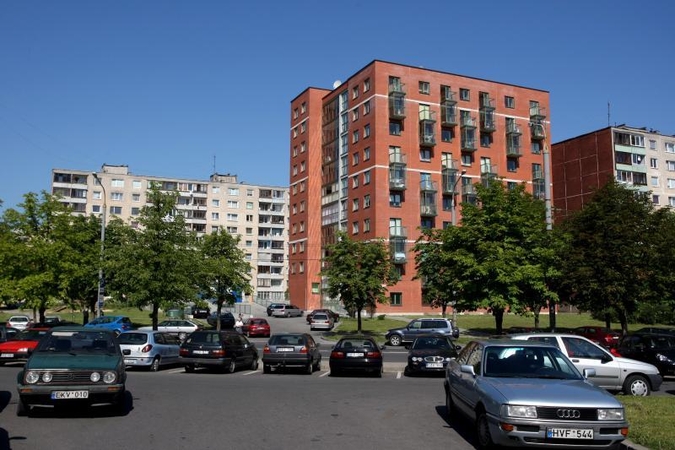 Vilniaus kiemai bus valomi nuo nevažiuojančių automobilių