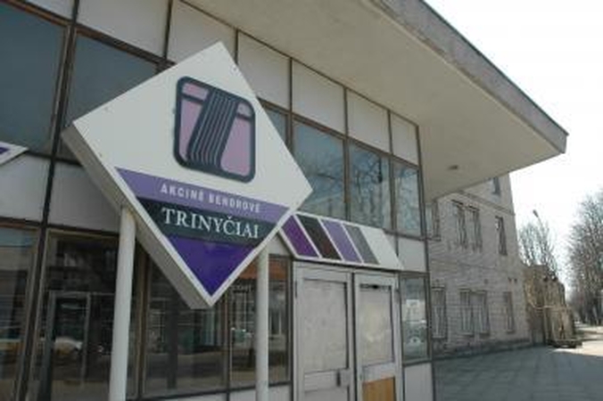 Buvę „Trinyčių“ darbuotojai siekia pinigų ir bausmės administratoriui