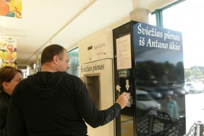 Šviežią Antano pieną vilniečiai perka iš automato 