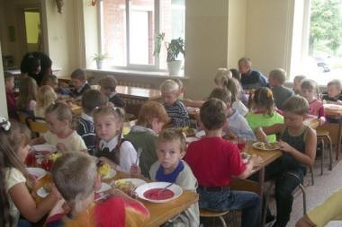 Rajone nemokamai maitinasi beveik 2 tūkst. mokinių