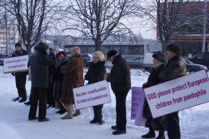 J.Dabašinskienei gresia nemalonumai dėl D.Kedžio dukters