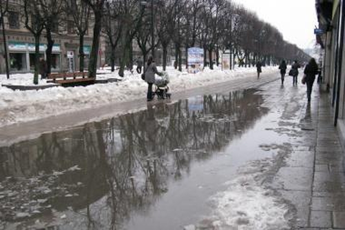 Atsargiai - didžiulės balos!
