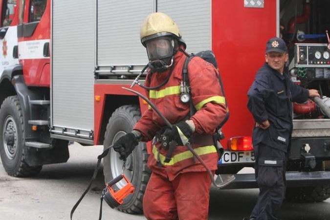 Trečiadienio vakarą Kretingoje užsiliepsnojo sunkvežimis