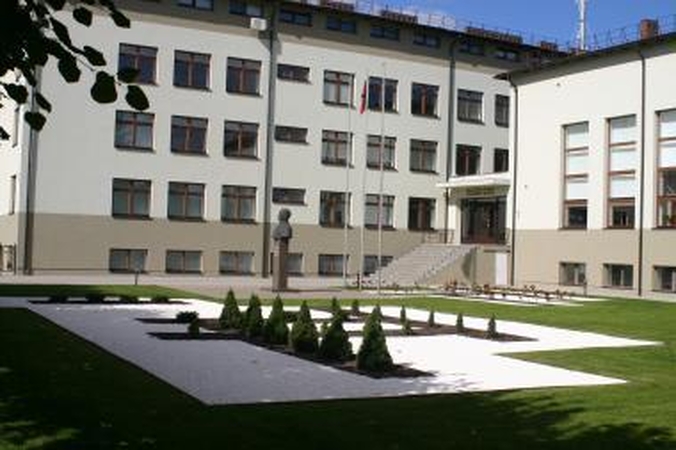 Gražiausiai aplinką Kaune tvarko puskarininkių mokykla