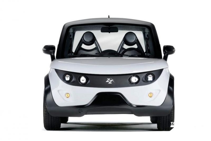 Į Lietuvą atriedėjo pirmasis tikras elektromobilis „Tazzari Zero“