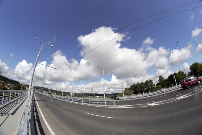 Sekmadienį bus draudžiamas eismas Lazdynų tiltu 