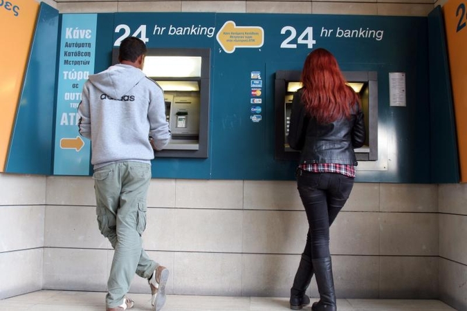 Bankų kapitalo kontrolė Kipre: per dieną galima išsiimti vos 300 eurų