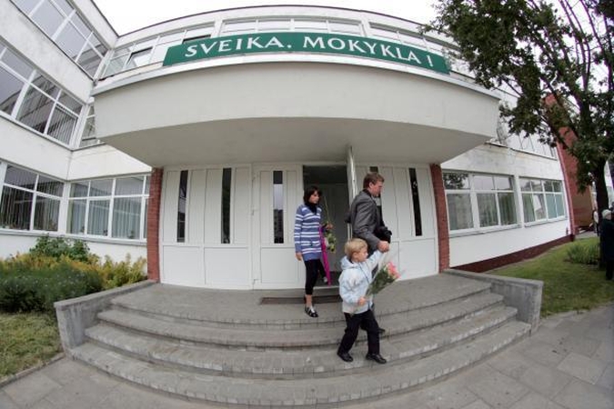 Lenkija: Švietimo įstatymas reikš prievartinę lenkų asimiliaciją (papildyta)