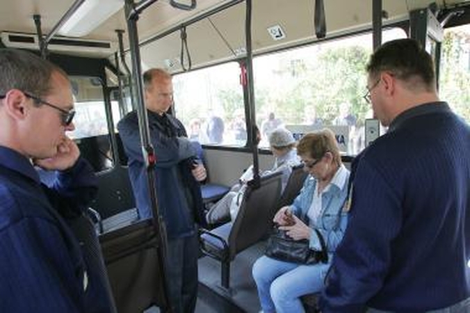 Šiauliečiai piketavo prieš zuikių gaudytojus 