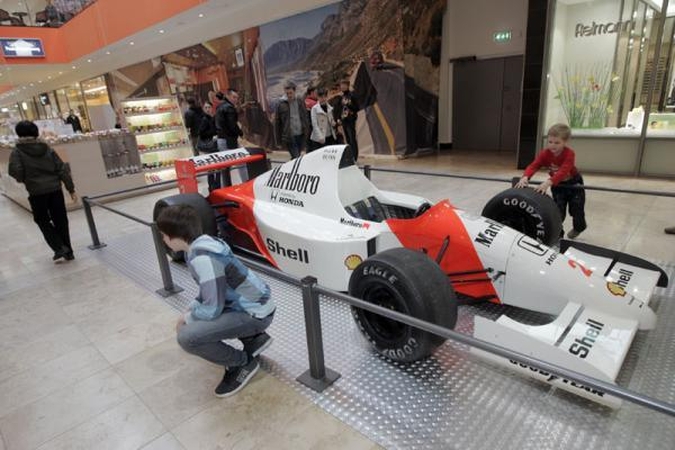 „Formulės-1“ bolidus į Vilnių atvežusiai įmonei - bauda už tabako reklamą