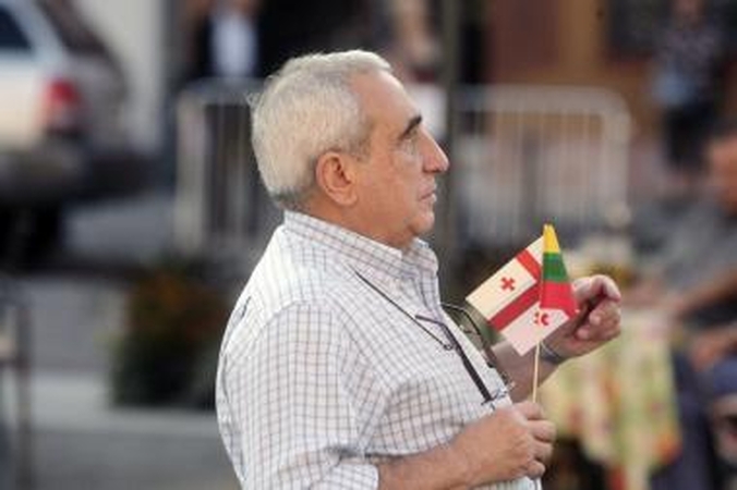 Eurobarometras: lietuviai linkę padėti besivystančioms šalims 