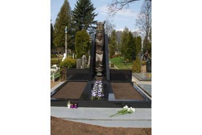 Jonučių kapinėse iškilo įspūdingas monumentas D.Kedžiui