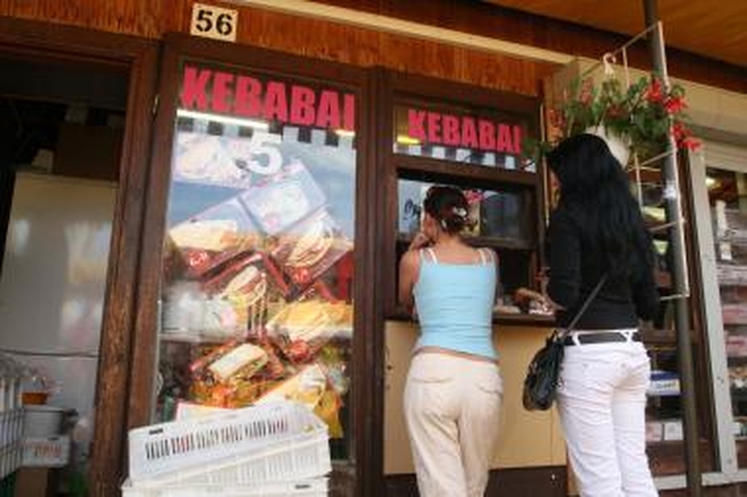 Daugelyje kebabinių inspektoriai rado įvairių pažeidimų