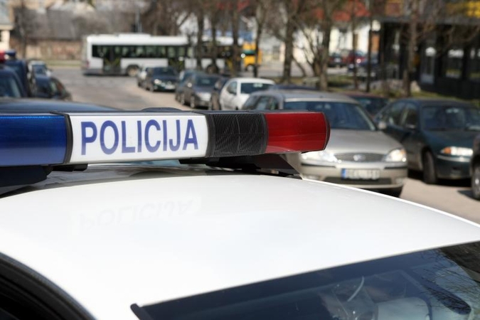 Vilniuje patrulis partrenkė per perėją ėjusią moterį