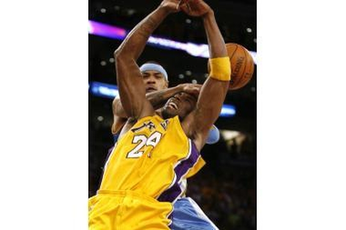 „Lakers“ namie įrodė pranašumą prieš „Nuggets“