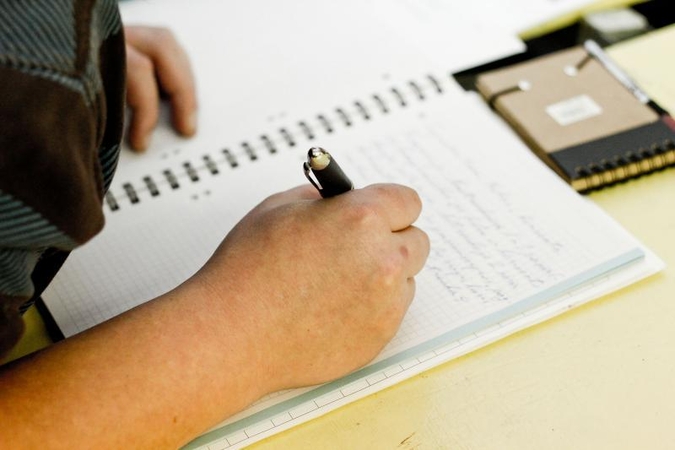 Studentė teismui apskundė jai magistro darbą rašiusią įmonę