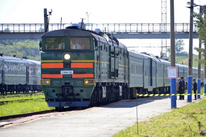 Latvijoje nuo bėgių nuslydo 17 cisternų ir vagonų