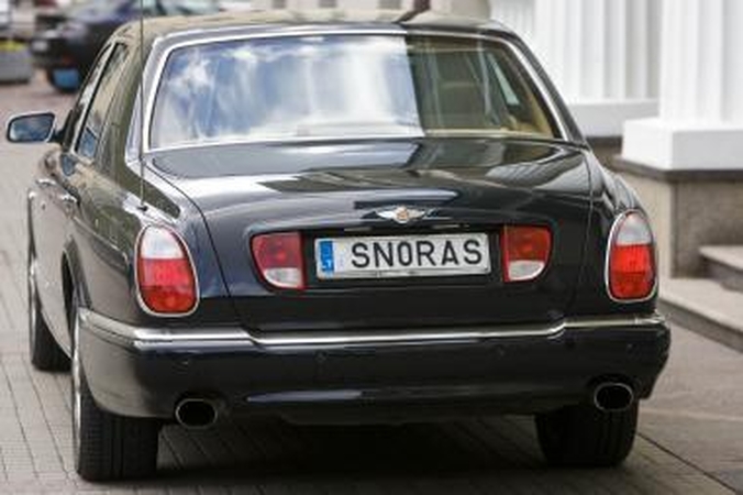 Sugedo „Snoro“ prezidento prabangusis „Bentley“ (papildyta)