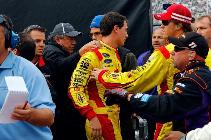 „Nascar“ aistros vos nepasibaigė buvusių komandos draugų muštynėmis